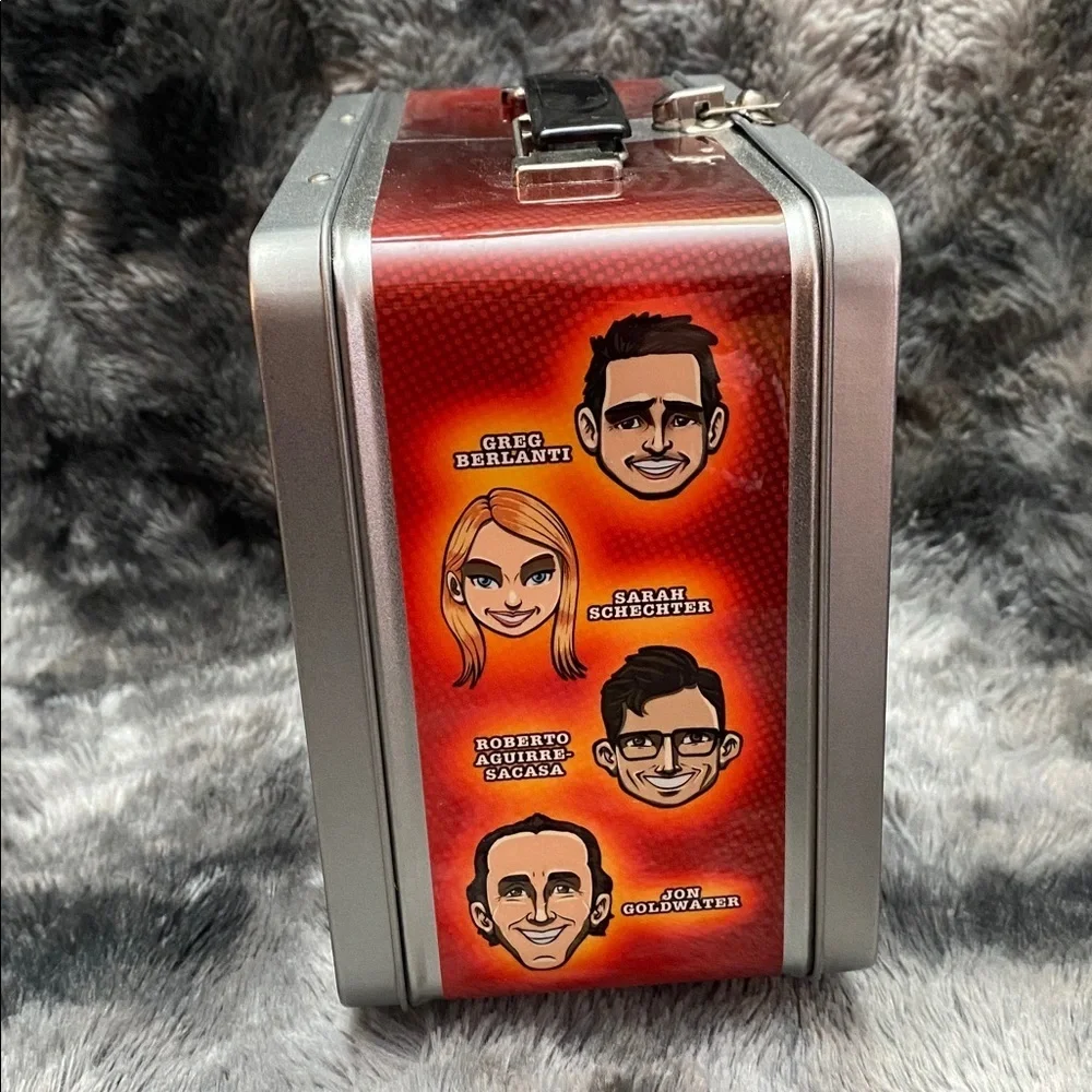 RARE Riverdale 100th Episode Cast
Crew Gift Lunch Box Lord Mesa art
Lunchbox - Picture 5 of 16